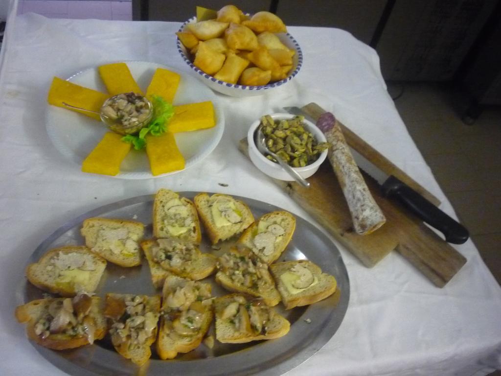Mamma Teresa Hotel Сестола Екстериор снимка